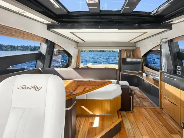 Sea Ray L590