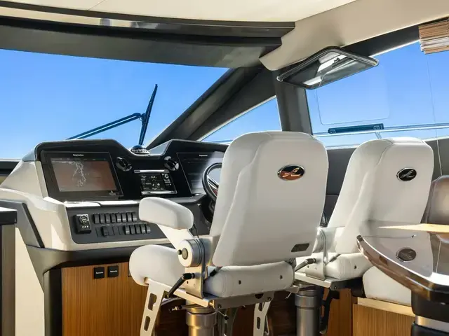 Sea Ray 590 Fly Bridge