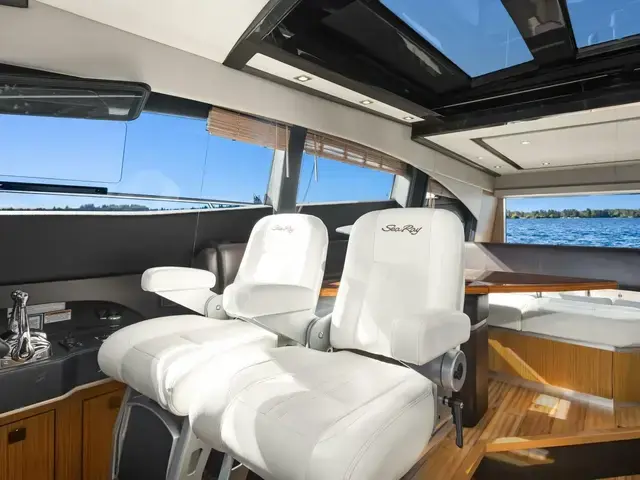 Sea Ray L590