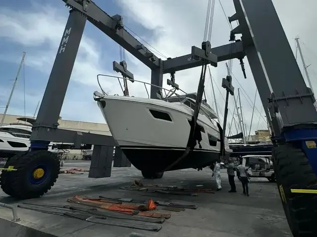 Ferretti Yachts 500