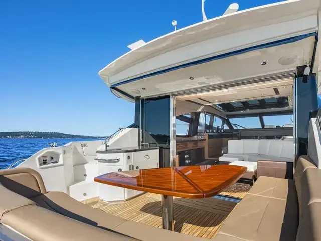 Sea Ray 590 Fly Bridge