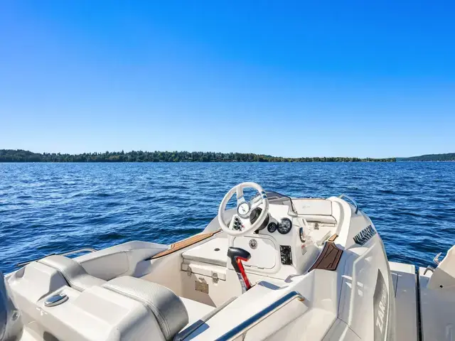 Sea Ray L590