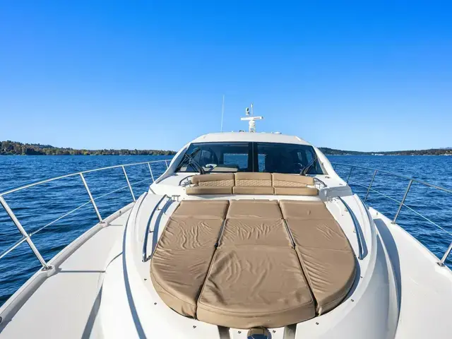 Sea Ray 590 Fly Bridge