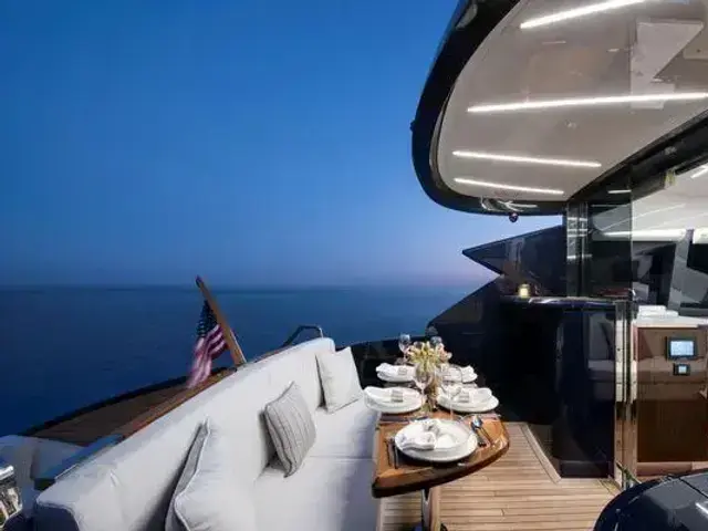 Lazzara Yachts Lsx 67