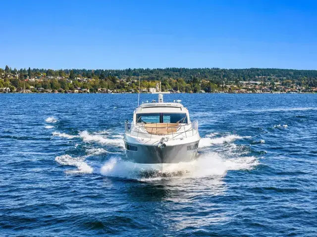 Sea Ray 590 Fly Bridge