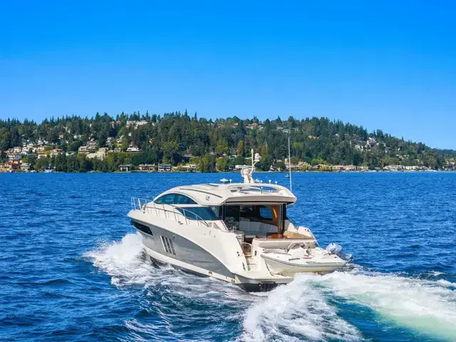 Sea Ray 590 Fly Bridge