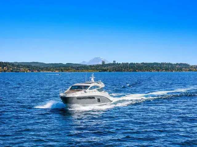 Sea Ray 590 Fly Bridge