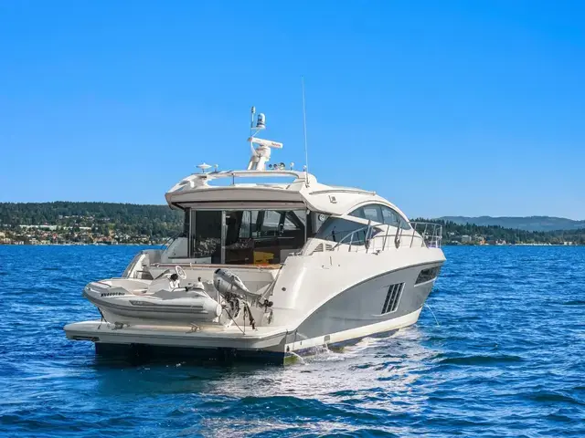 Sea Ray 590 Fly Bridge