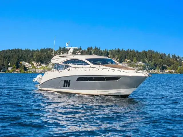 Sea Ray 590 Fly Bridge