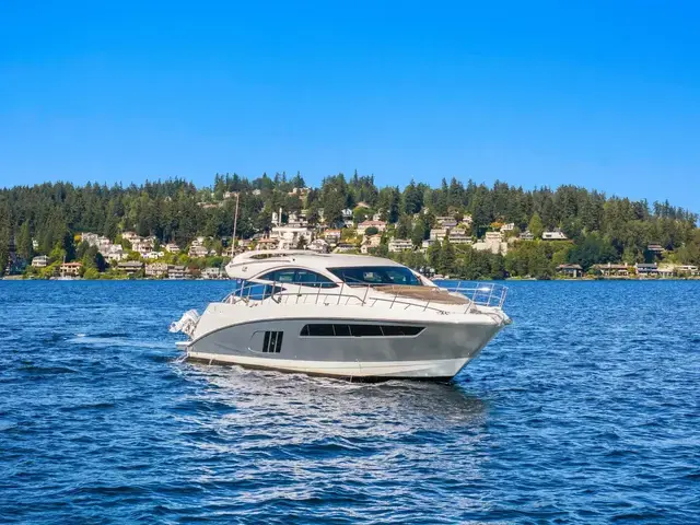 Sea Ray 590 Fly Bridge