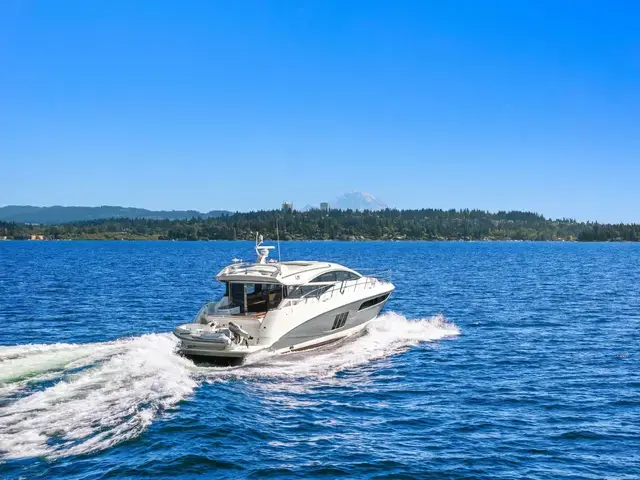 Sea Ray 590 Fly Bridge