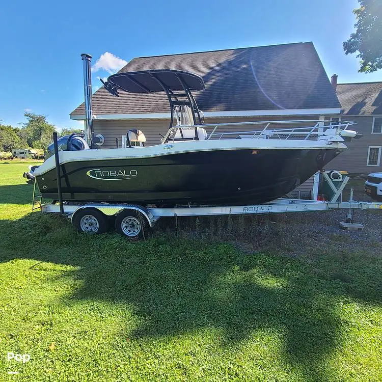 2019 Robalo r202 explorer