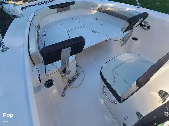 Robalo R202 Explorer