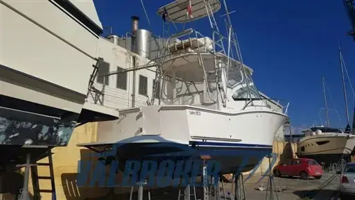 2005 Luhrs 31