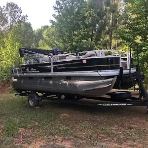 2021 Sun Tracker 20 DLX Fishing Barge