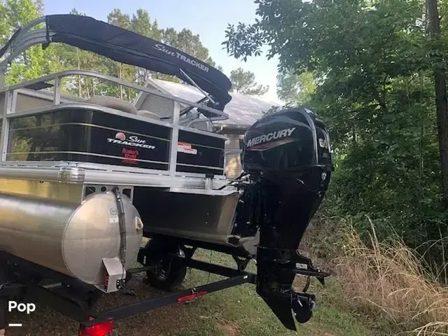 Sun Tracker Fishin' Barge 20 DLX