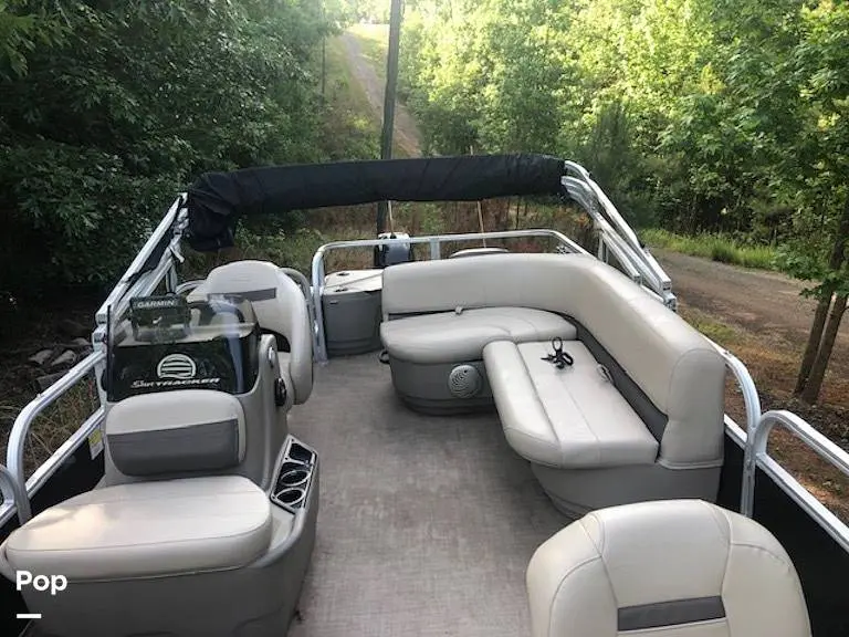 2021 Sun Tracker fishin' barge 20 dlx