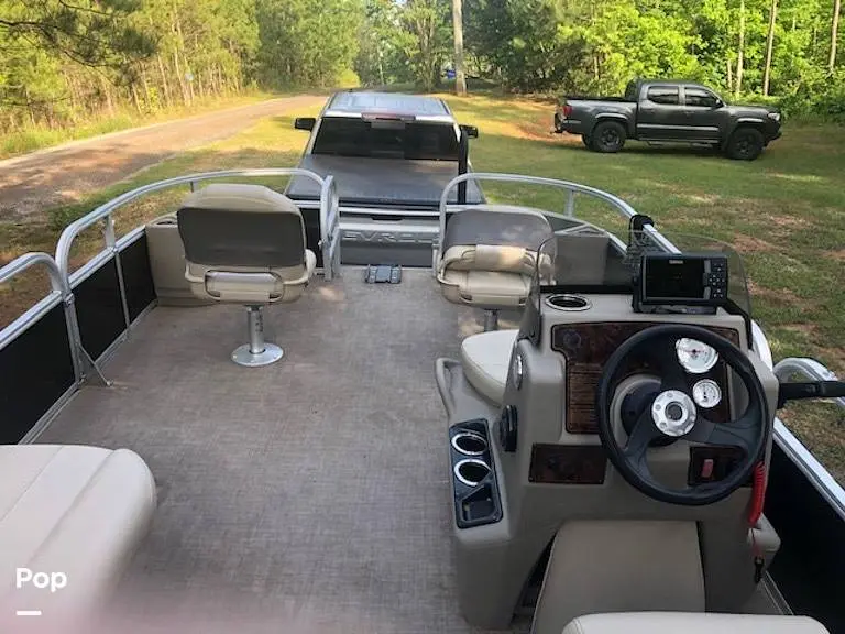 2021 Sun Tracker 20 dlx party barge