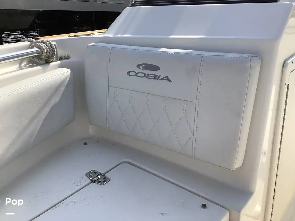 2021 Cobia Boats 220 dc