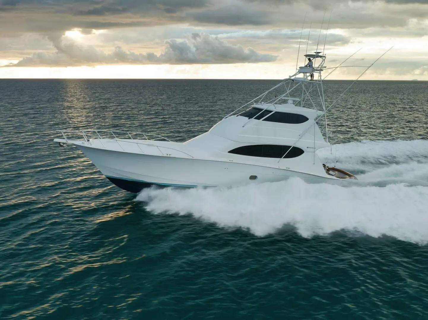 2006 Hatteras 68 enclosed bridge