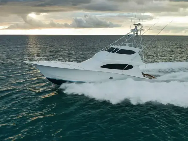 Hatteras 68 Enclosed Bridge