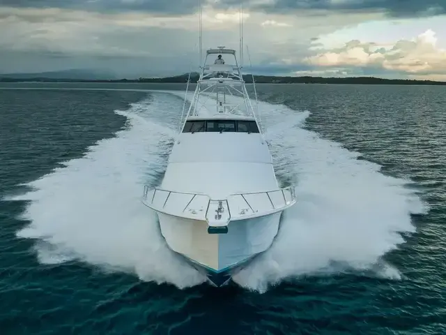 Hatteras 68 Enclosed Bridge