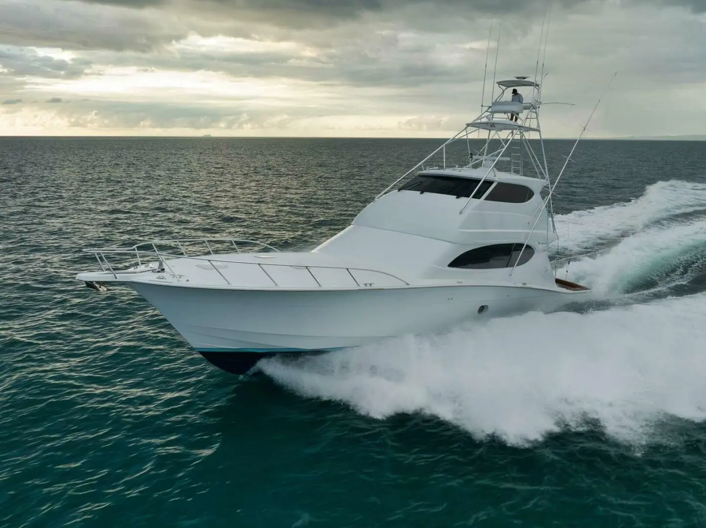 2006 Hatteras 68 enclosed bridge