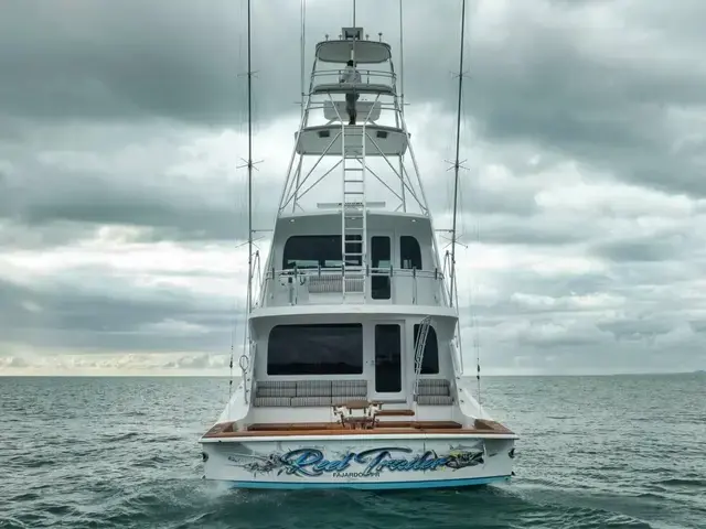 Hatteras 68 Enclosed Bridge