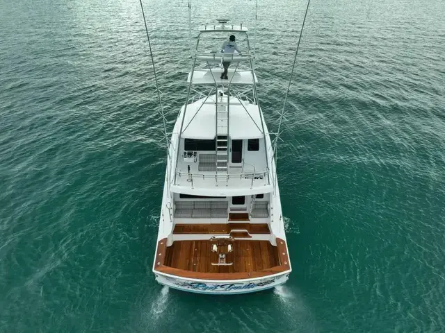 Hatteras 68 Enclosed Bridge