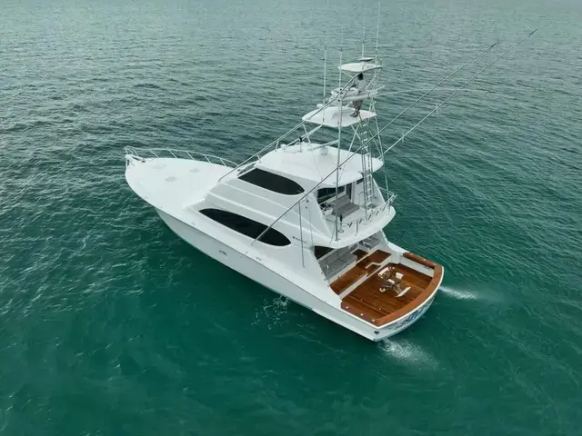 Hatteras 68 Enclosed Bridge