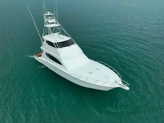 Hatteras 68 Enclosed Bridge