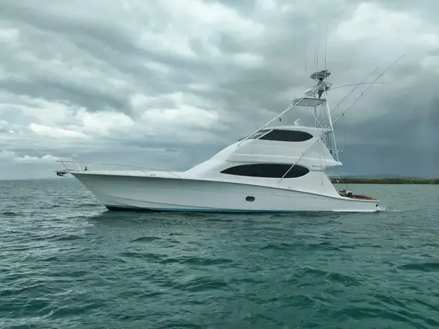 Hatteras 68 Enclosed Bridge