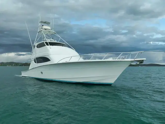 Hatteras 68 Enclosed Bridge