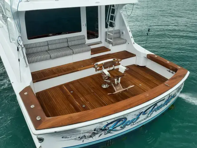 Hatteras 68 Enclosed Bridge