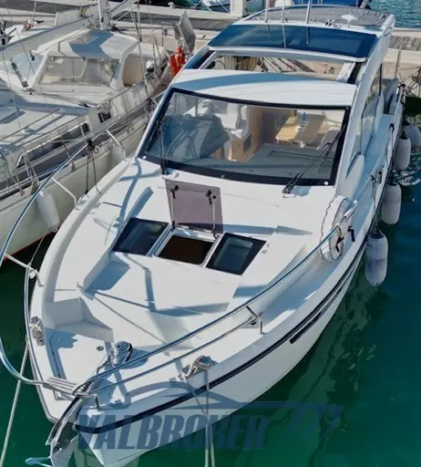 2019 Sealine c330