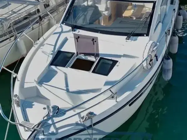 Sealine C 330