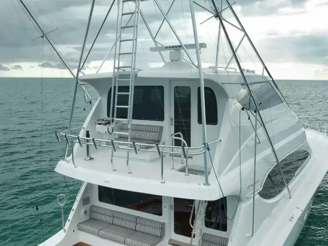 Hatteras 68 Enclosed Bridge