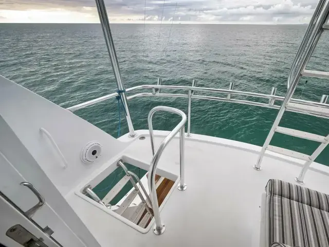 Hatteras 68 Enclosed Bridge