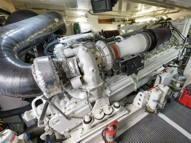 Hatteras 68 Enclosed Bridge