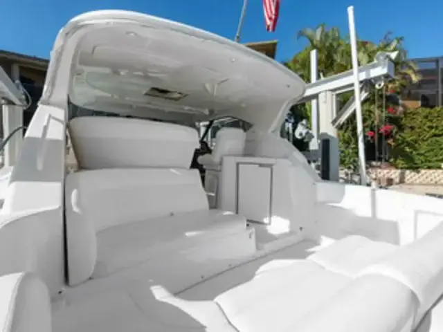 Tiara Yachts 3500 Sovran