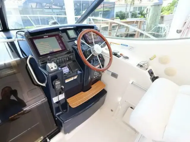 Tiara Yachts 3500 Sovran