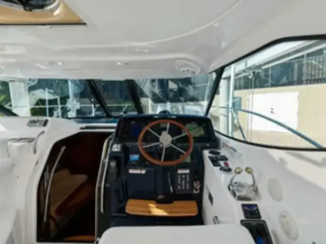 Tiara Yachts 3500 Sovran