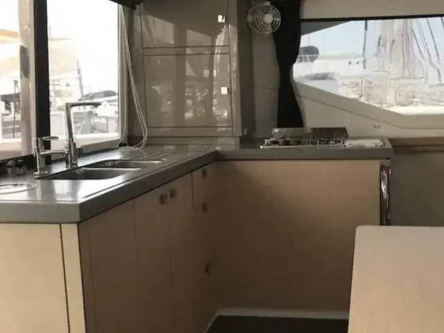 Fountaine Pajot Lucia 40