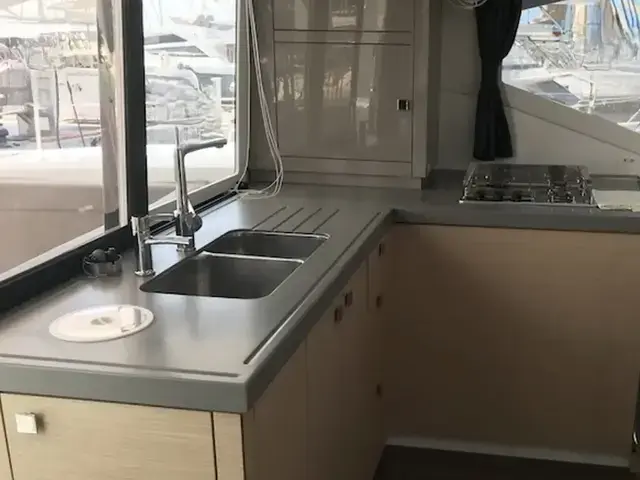 Fountaine Pajot Lucia 40