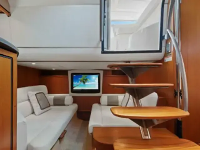 Tiara Yachts 3500 Sovran