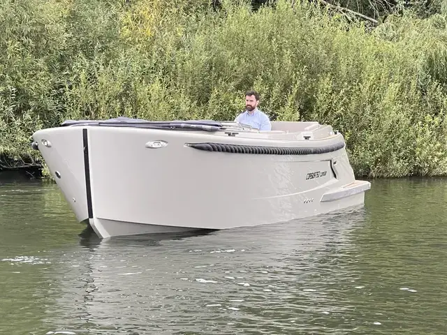 Corsiva boats 750