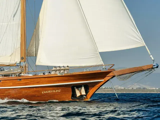 EAST YACHTING Custom