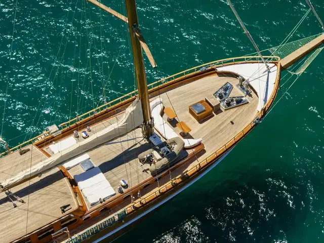 EAST YACHTING Custom