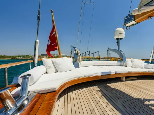 EAST YACHTING Custom