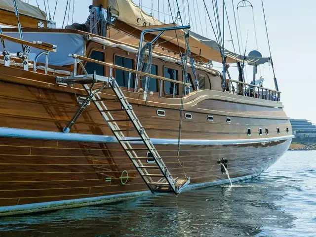 EAST YACHTING Custom